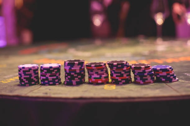 Multi-Bet interface showing three simultaneous live-dealer tables with real-time balance updates